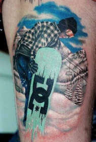 大腿逼真的彩色滑雪板人像纹身图案