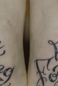 脚背英文字母花体纹身图案