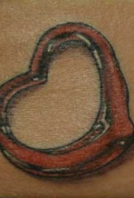 手臂红色熔化的心纹身图案