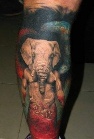 小腿令人毛骨悚然的象头人身纹身图案