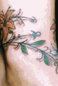 腿部彩色花朵植物纹身图案