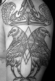 简约的几何乌鸦皇冠纹身图案