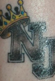 新泽西字母和皇冠纹身图案