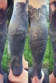 小腿大胆的黑白各种动物纹身图案