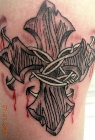 倒钩线十字架和血滴纹身图案