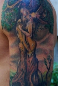 手臂彩绘男女人像树纹身图案