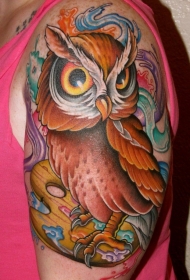 j大臂漂亮的彩色猫头鹰纹身图案