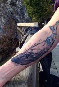 手臂素描风格的彩色鲸鱼纹身图案
