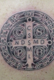 天主教的十字架纹身图案