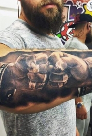 手臂惊人的现实主义风格的战斗机拳头纹身