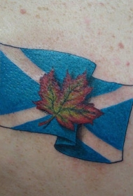 肩部彩色苏格兰国旗和枫叶纹身