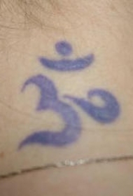 颈部印度的咒语字符纹身图案