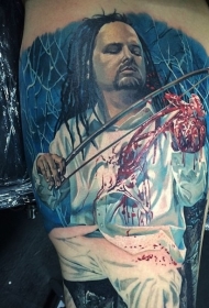 肩部彩色恐怖风格的人与血腥手纹身图案