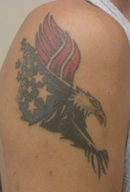 鹰与美国国旗翅膀纹身图案