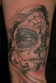 腿部灰色悲伤的死亡女孩纹身图案