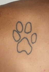 狗爪印剪影纹身图案