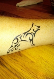 腿部德国牧羊犬图腾纹身图案