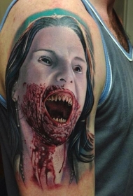 肩部彩色恐怖女吸血鬼纹身图案