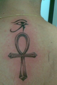 背部埃及十字架荷鲁斯之眼纹身图案