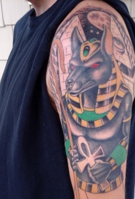 手臂埃及神塞思的彩色纹身图案
