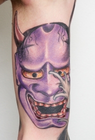 手臂紫色恶魔纹身图案