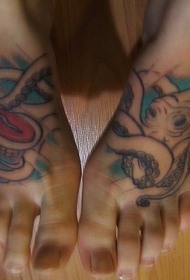 脚背彩色可怕的魔鬼鱼纹身图案
