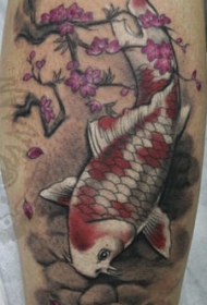 肩部彩色锦鲤鱼与樱花纹身图案