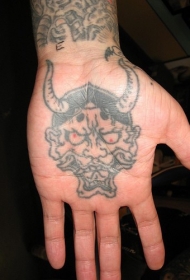手心可怕的恶魔纹身图案
