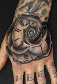 手背灰色半玫瑰半时钟纹身图案