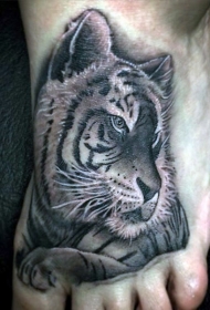 脚背彩绘写实老虎纹身图案