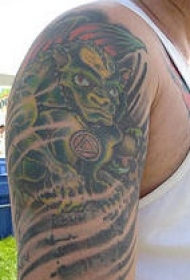 肩部彩色三角形项链绿色怪兽纹身