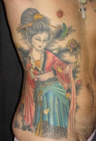 腰侧彩色艺妓与花朵纹身图案