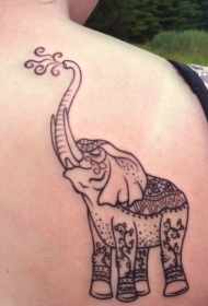 背部印度花纹大象纹身图案