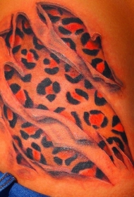 侧肋可爱的彩色豹纹纹身图案