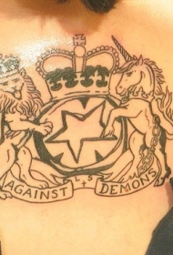 勋章狮子和独角兽皇冠纹身图案