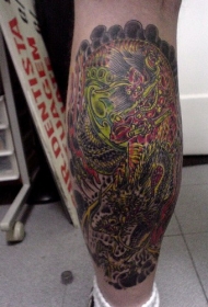 小腿恶魔和龙战斗纹身图案