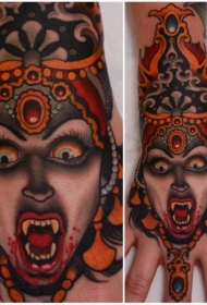 手部老学校的女吸血鬼纹身图案
