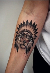 手臂棕色部落狮子纹身图案