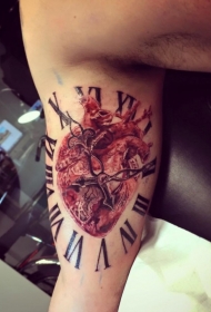手臂彩色时钟人体心脏纹身图案