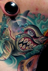 颈部彩绘邪恶鲨鱼纹身图案