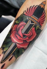 手臂old school简单设计红玫瑰与匕首纹身图案