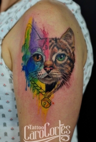 肩部半现实半水彩猫头纹身图案