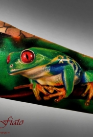 手臂彩色奇妙逼真的青蛙纹身图案