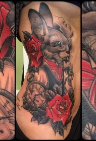 侧肋school兔子结合红玫瑰和时钟纹身图案