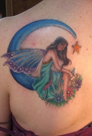 女生背部彩色精灵坐在月亮上纹身图案