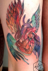 腿部水彩画风格的心脏与翅膀纹身图片