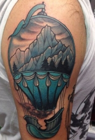 胳膊彩色气球山和森林纹身图案