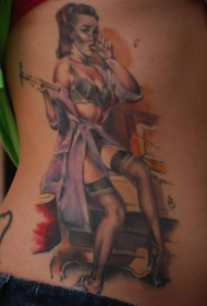 腰部彩色性感的女孩纹身图案