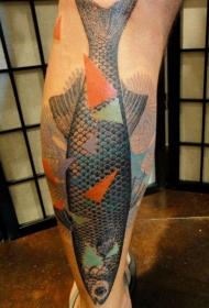 小腿栩栩如生的大型彩色鲤鱼纹身图案