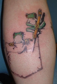 腿部彩色青蛙与口袋纹身图案